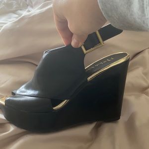 Nicole Miller Platforms Gold and Black 8.5